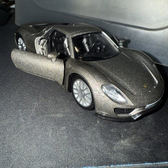 Collectible Porsche 918 spyder JFL Enterprises, Inc. #2555B Diecast Car 5" - Picture 8 of 16